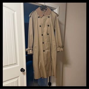 Burberry Classic Tan Double Breasted Trench Coat Size 44L